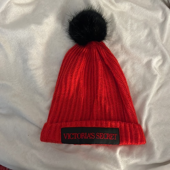 DONATING 1/10 - VICTORIA SECRET BEANIE - Picture 5 of 5